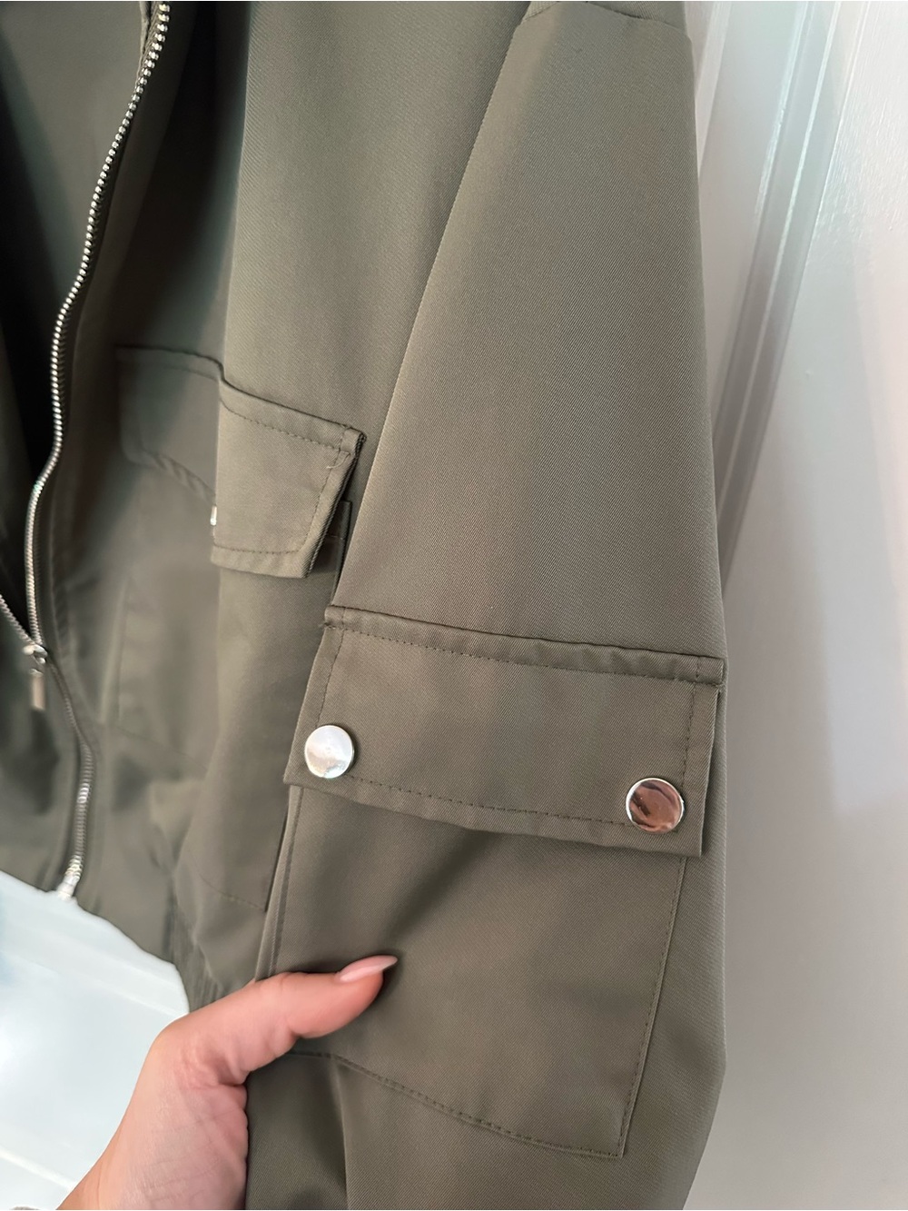Women's Olive Cropped Utility Jacket - Picture 4 of 4